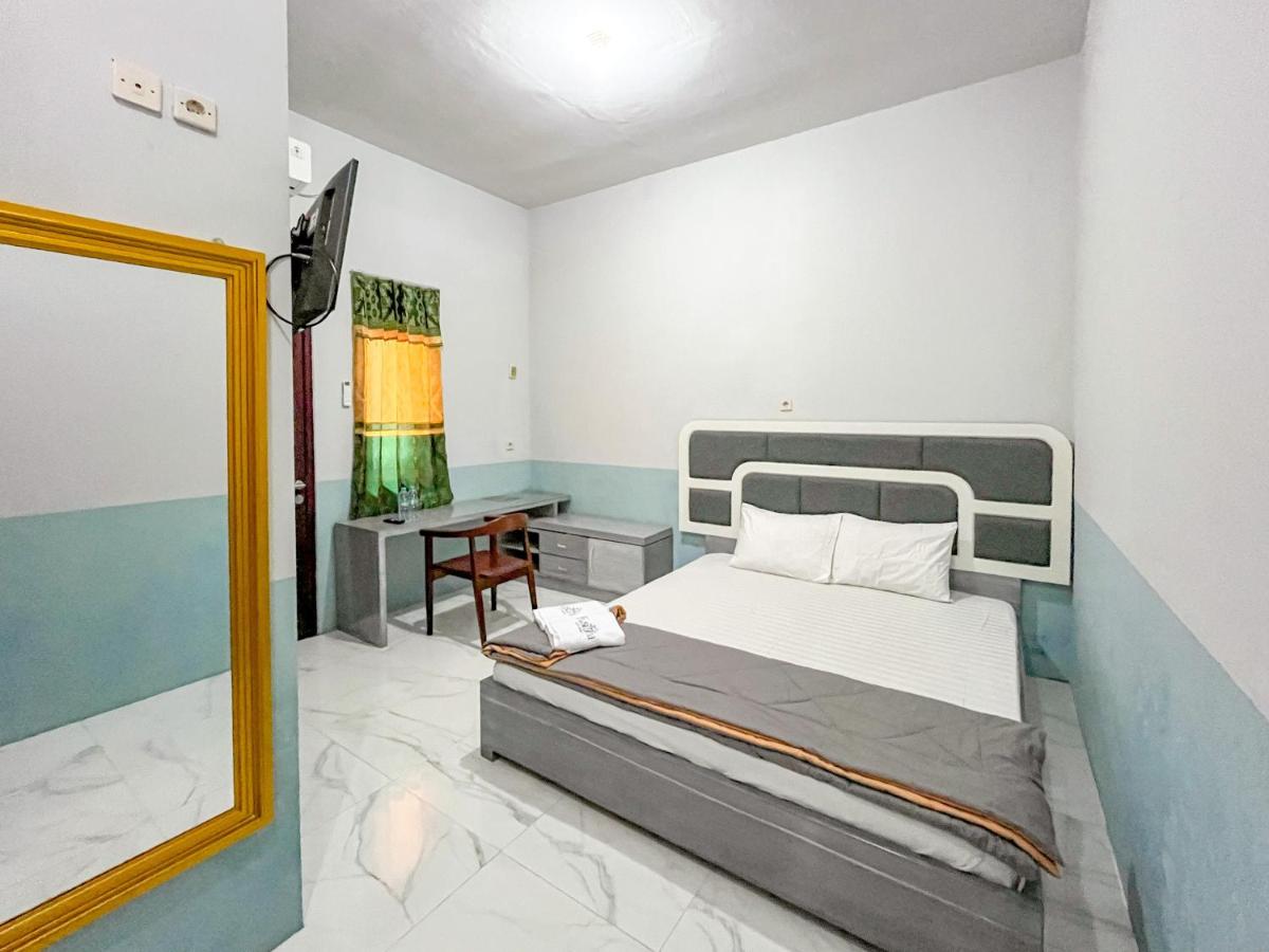 Kusuma Guest House Jombang RedPartner near Station Jombang - Housity