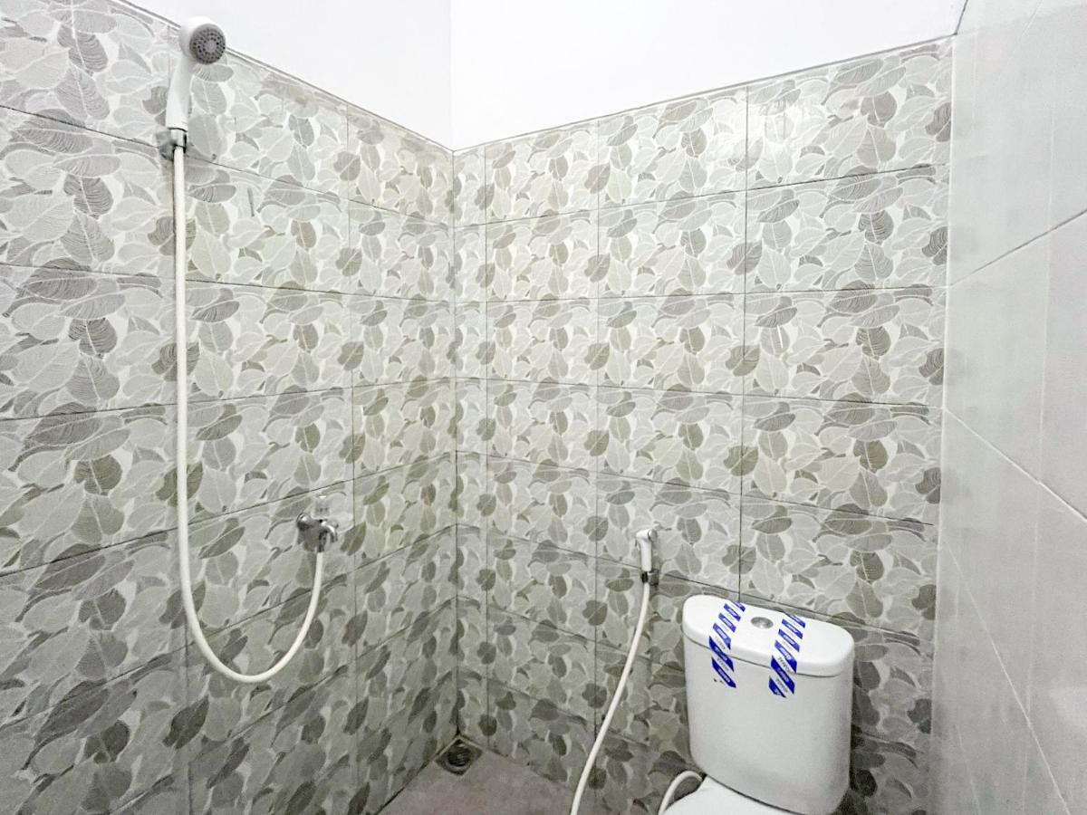 Kusuma Guest House Jombang RedPartner near Station Jombang - Housity