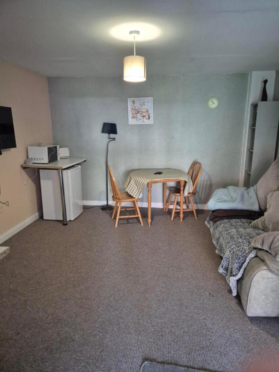 ACCOMADATION WREXHAM - Housity