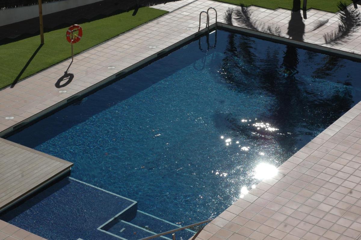 Luminoso apartamento con piscina - Housity