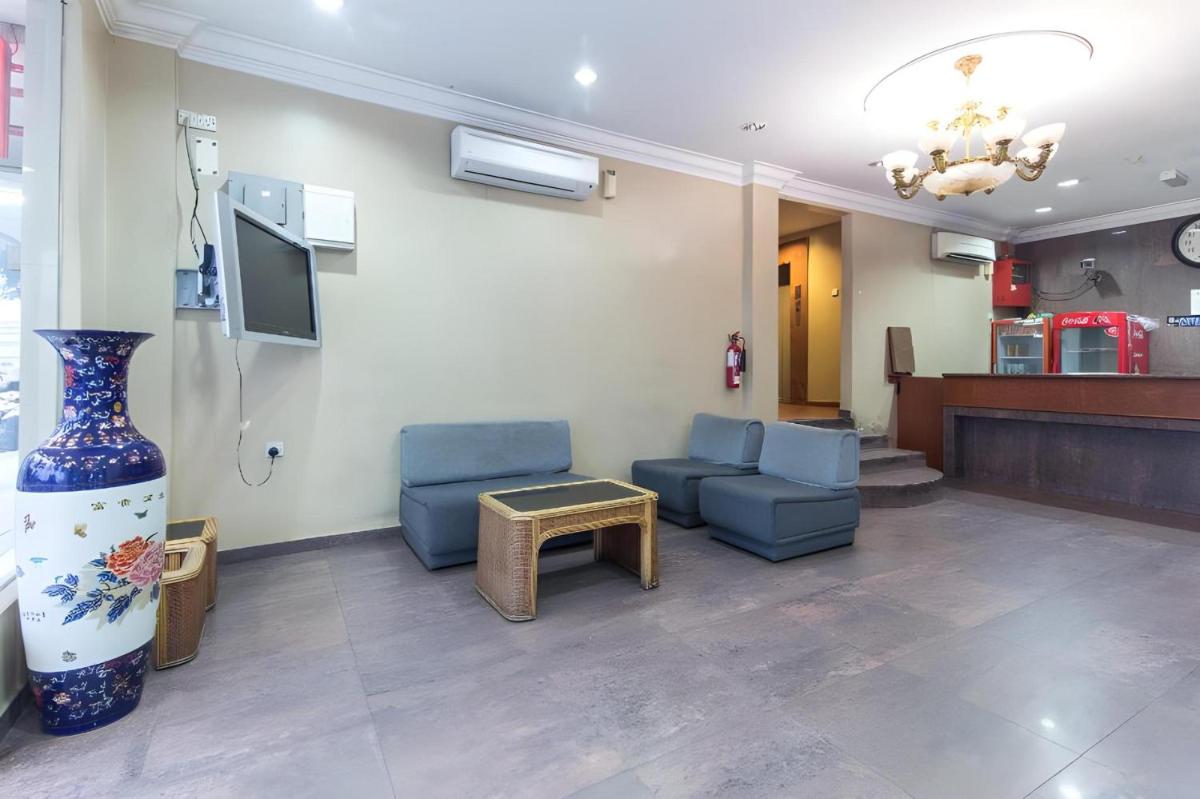 Super OYO 447 Comfort Hotel Meru - Hizvo