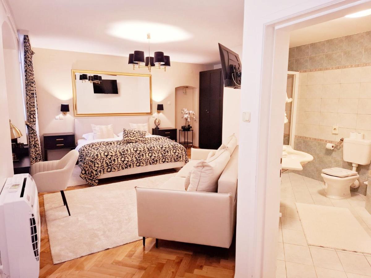 Hotel Livadić - Housity