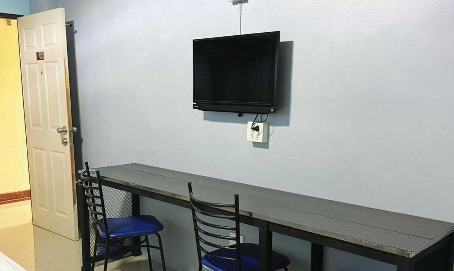 OYO 75506 Ratchapruek Apartment Suphanburi - Housity