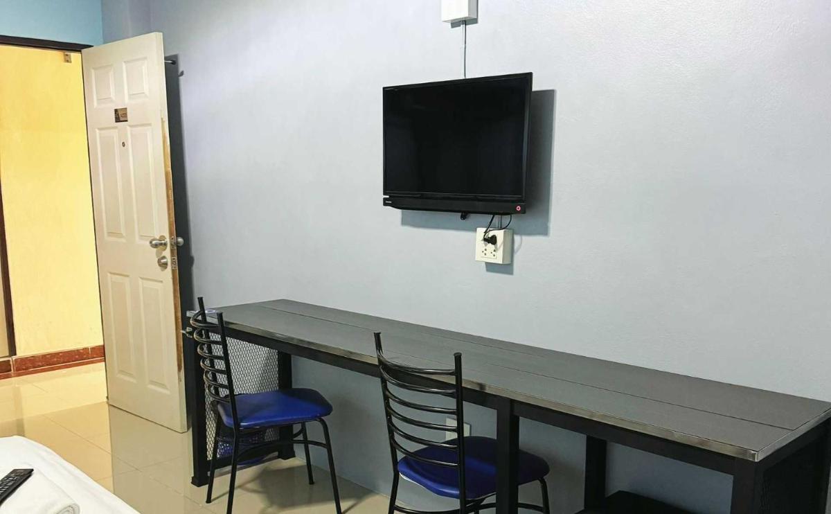 OYO 75506 Ratchapruek Apartment Suphanburi - Housity