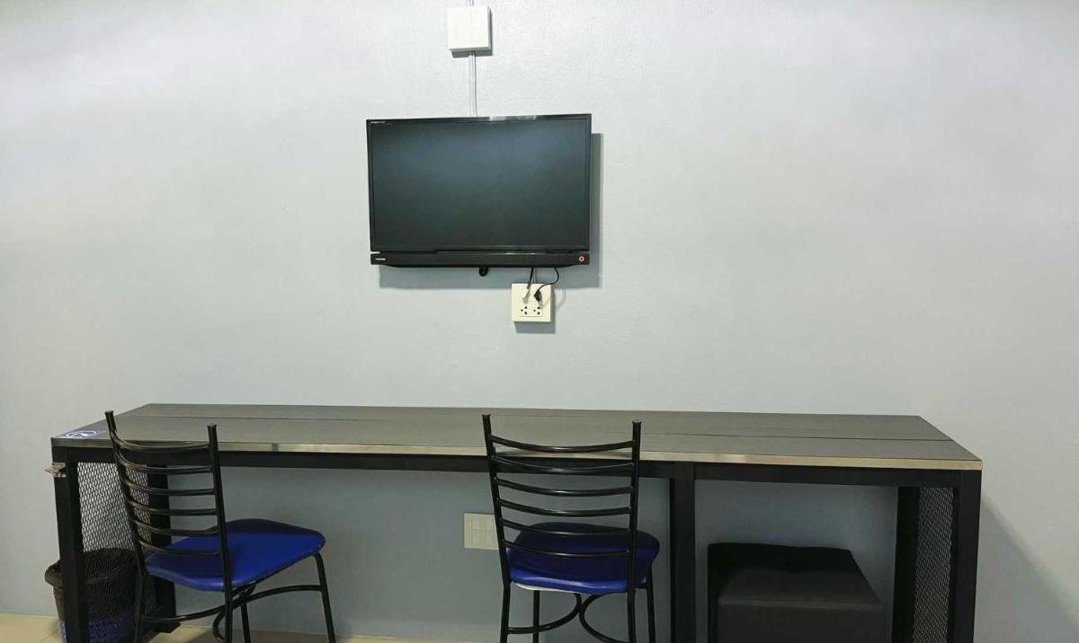 OYO 75506 Ratchapruek Apartment Suphanburi - Housity