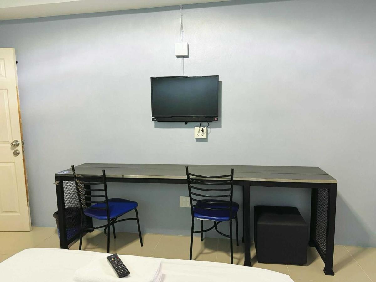 OYO 75506 Ratchapruek Apartment Suphanburi - Housity