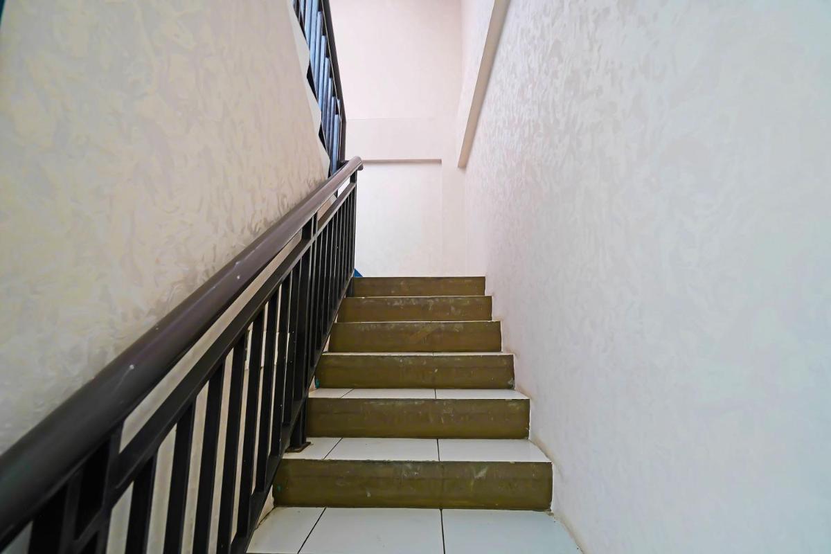 OYO Life 92720 Mekarwangi Guest House - Hizvo