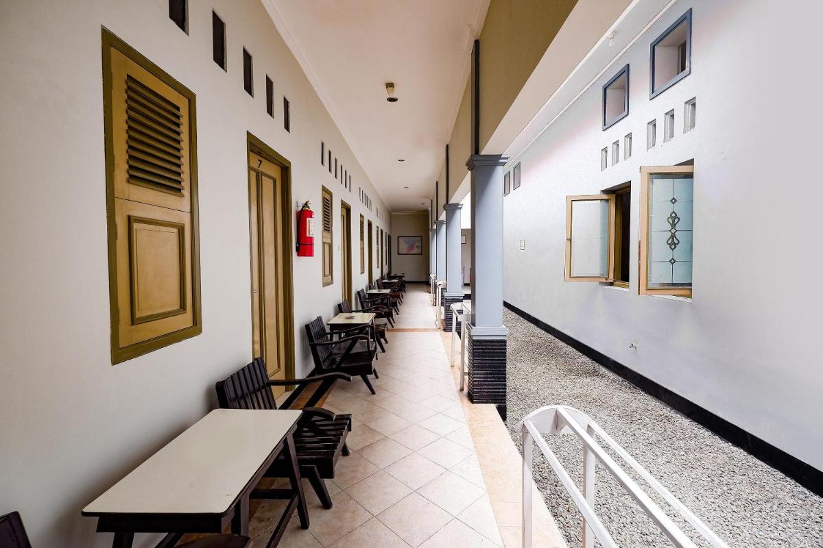 OYO 2436 Hotel Kencana - Housity