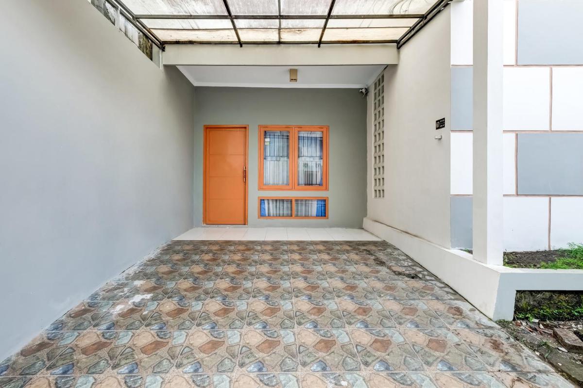 OYO Life 91239 Kost Rosandy House Yogyakarta - Hizvo