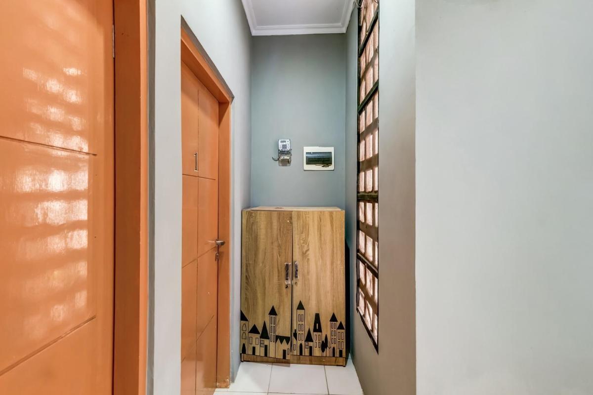 OYO Life 91239 Kost Rosandy House Yogyakarta - Hizvo