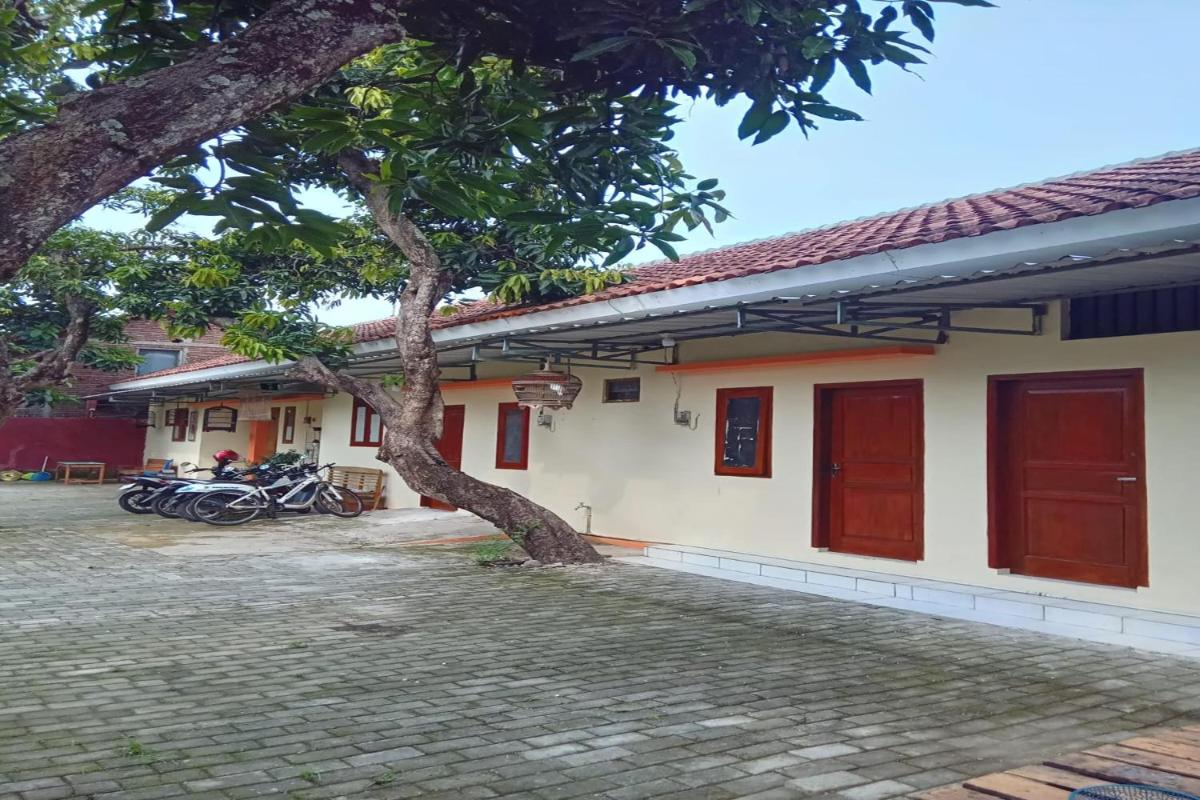 SPOT ON 93452 Wulan Homestay 2 Syariah - Housity