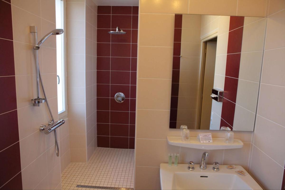Salle de bains dans l'établissement Best Western Grand Hotel de Paris & Spa