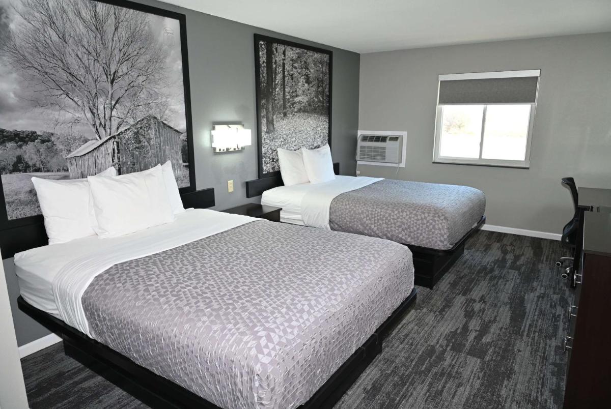 Super 8 by Wyndham Higginsville - Housity
