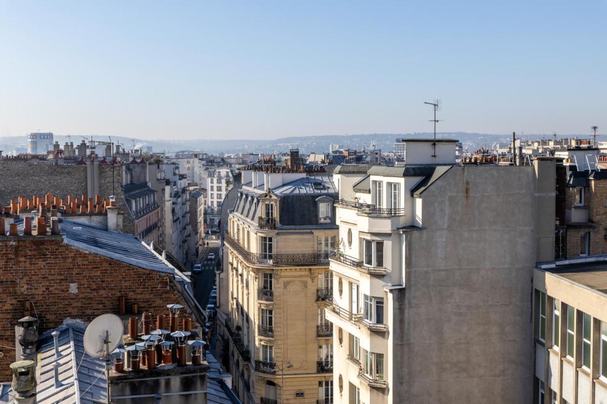 Vue générale sur Paris ou vue de la ville depuis l'hôtel