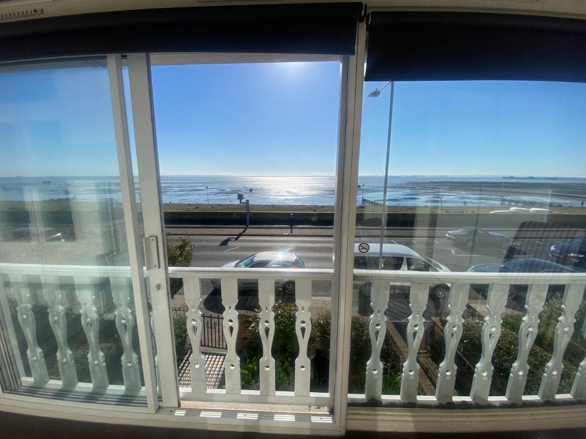 Pebbles Guest House - Housity