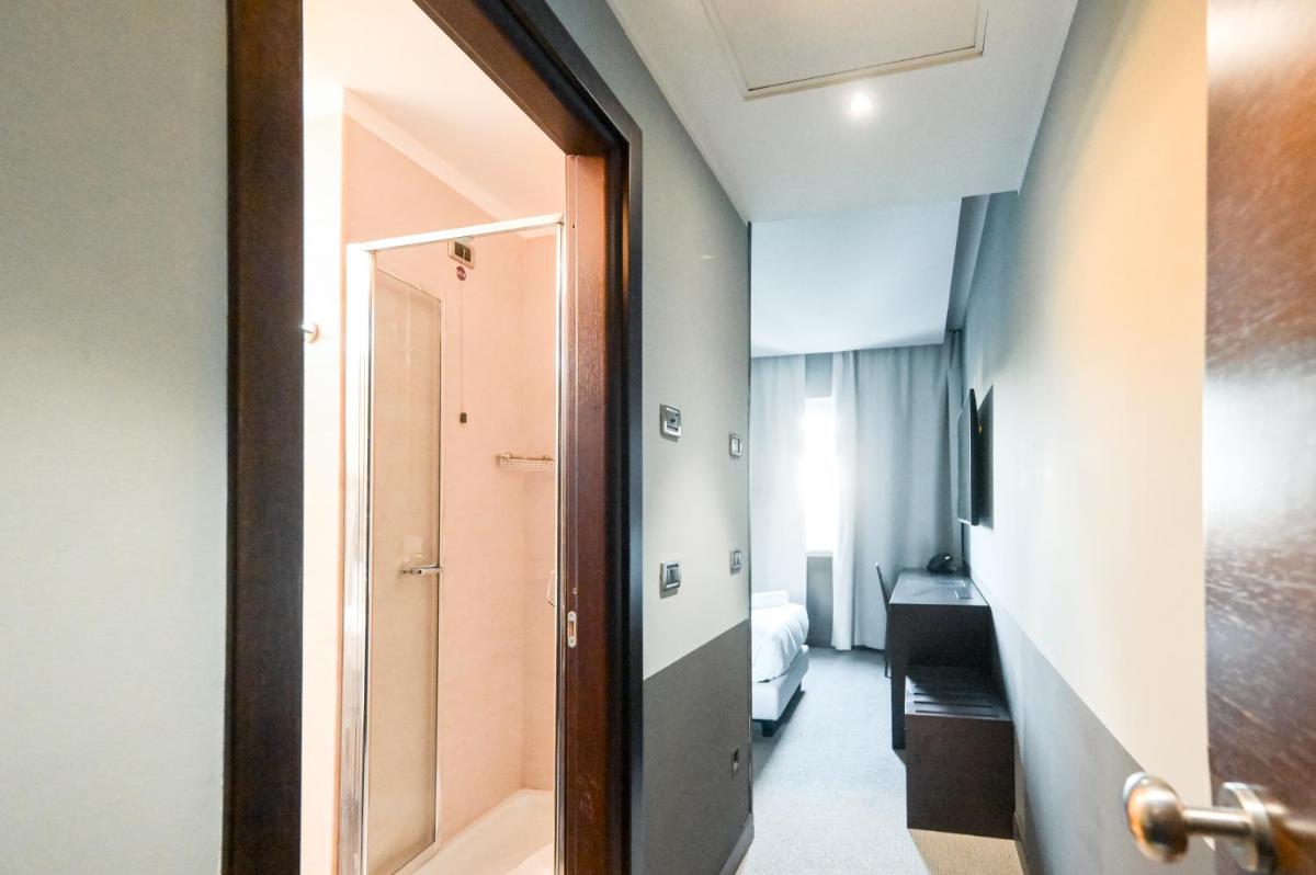 Hotel Selene Pomezia - Housity