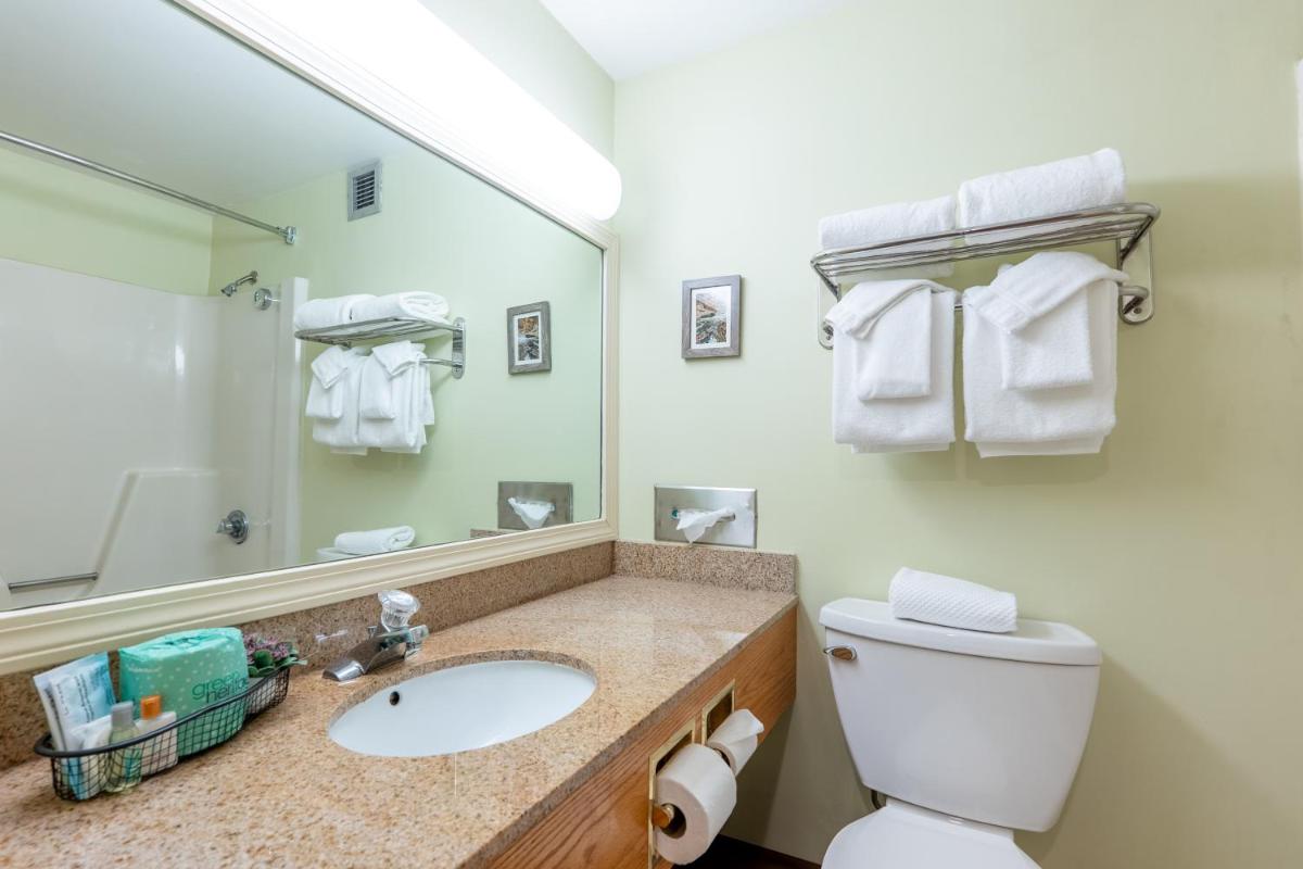 Fireside Inn & Suites West Lebanon - Housity