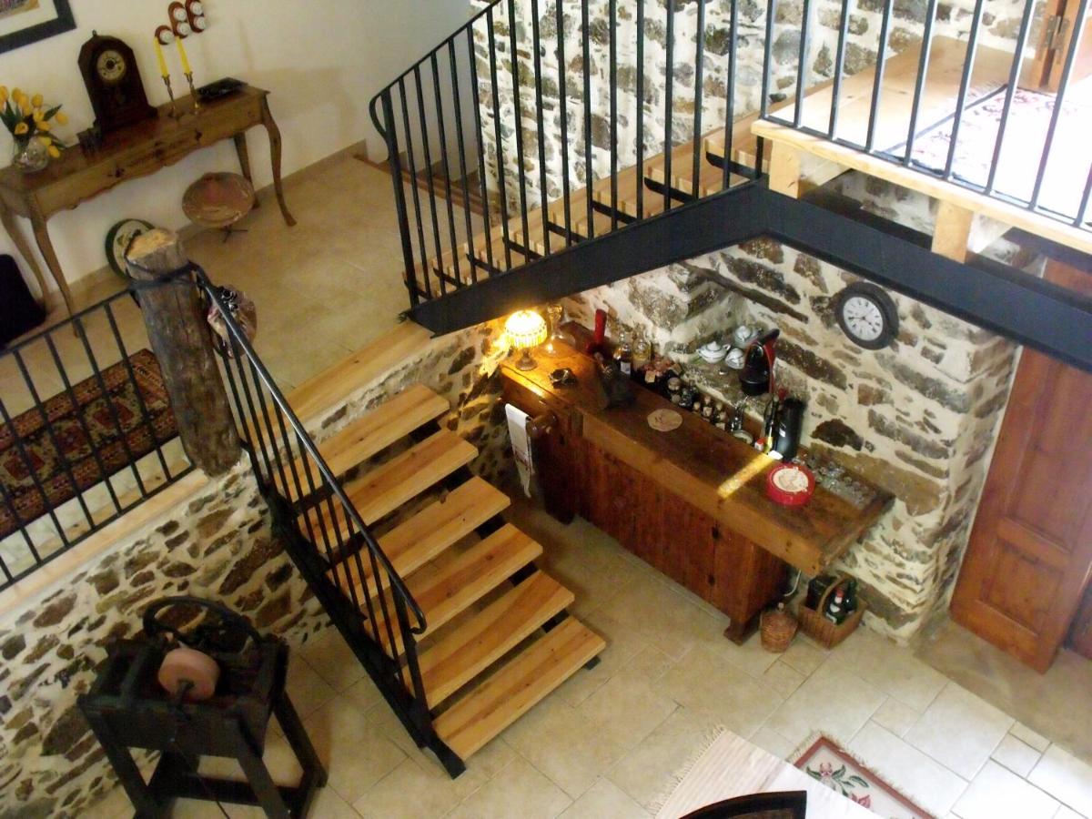 Riverside House - Housity