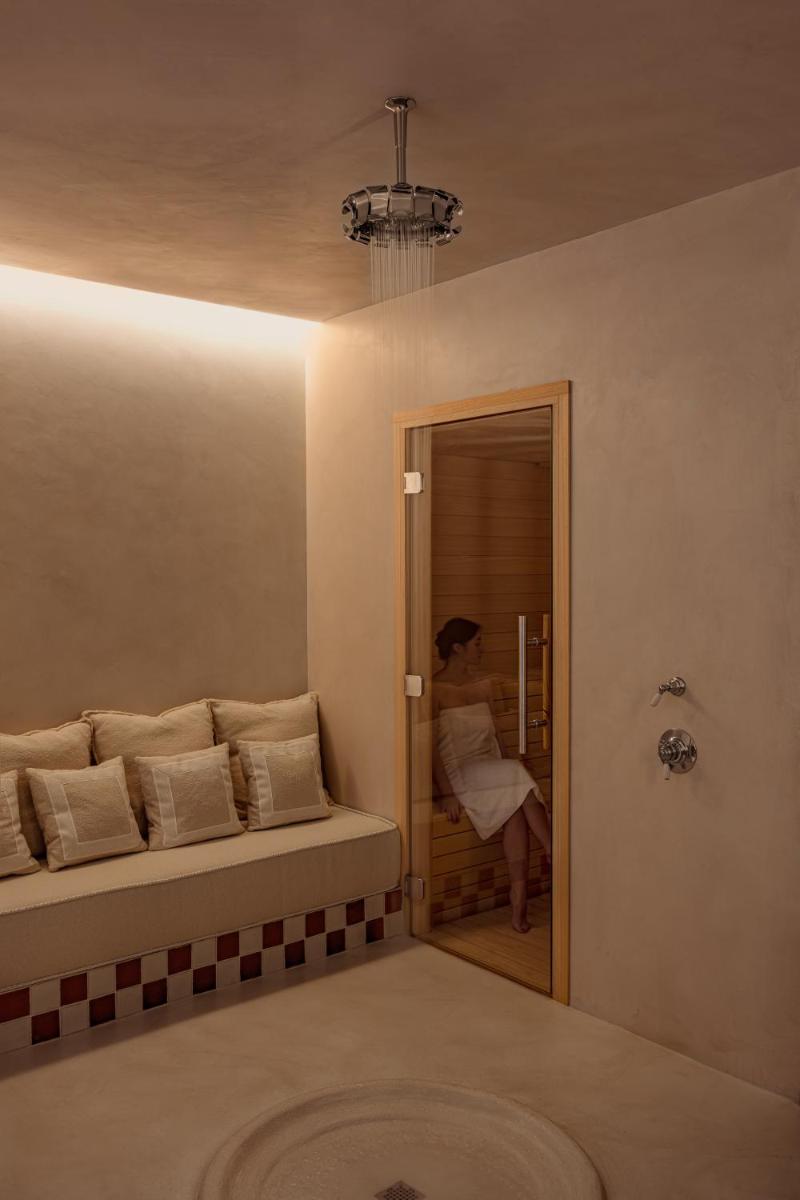 Salle de bains dans l'établissement Château des Fleurs Hôtel & Spa Paris