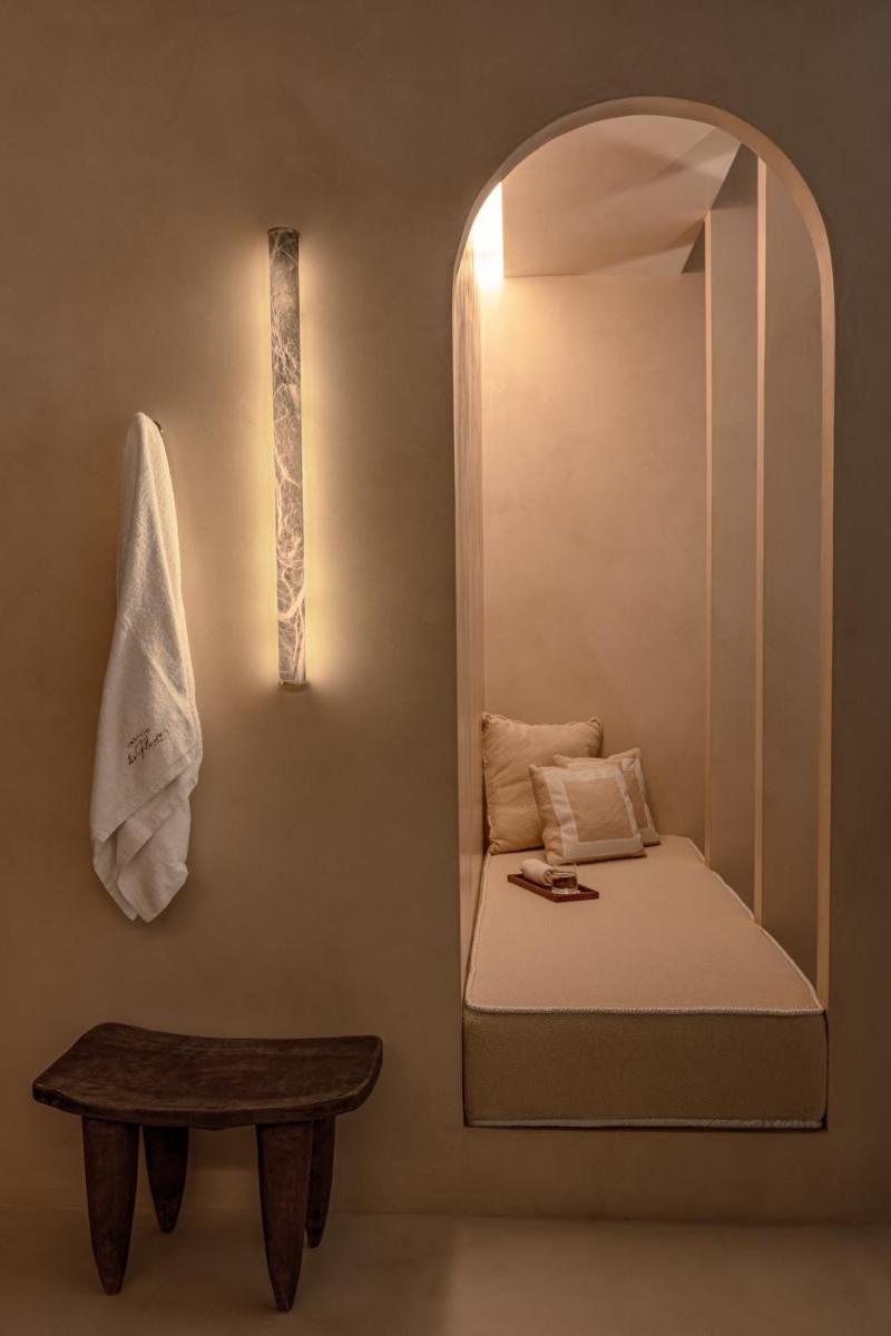 Un ou plusieurs lits dans un hébergement de l'établissement Château des Fleurs Hôtel & Spa Paris