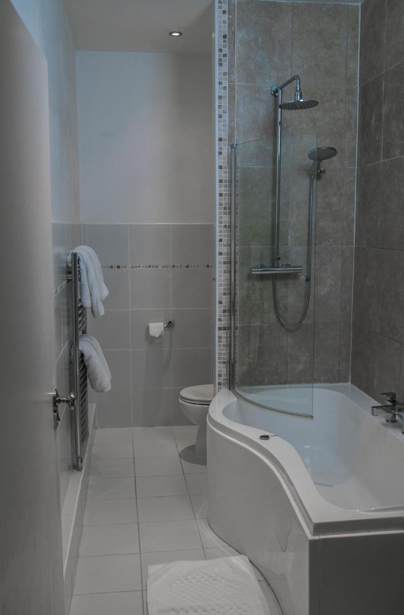 Clarence Court Hotel - Housity