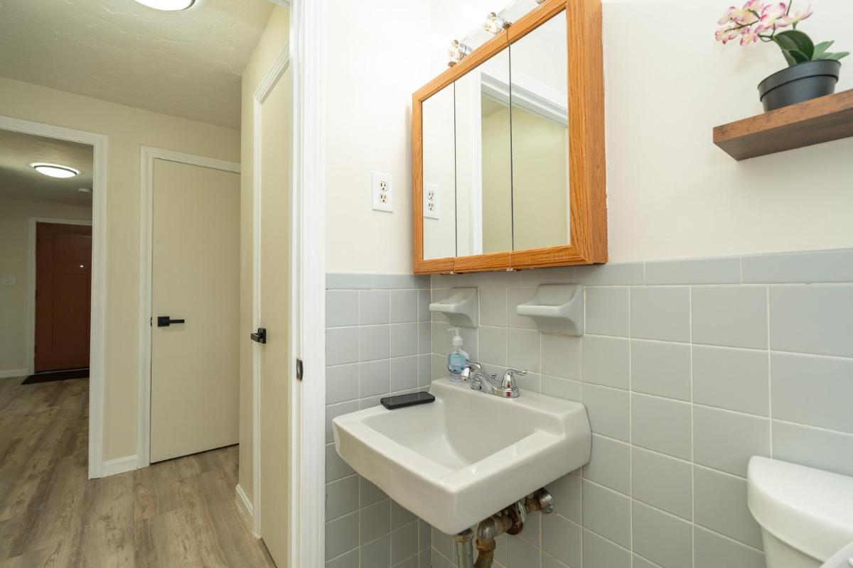 65 - 5BR Randolph - Elegant Haven near Milton Center - Housity