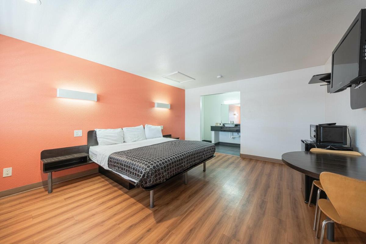 Coastal Valley Inn - Housity
