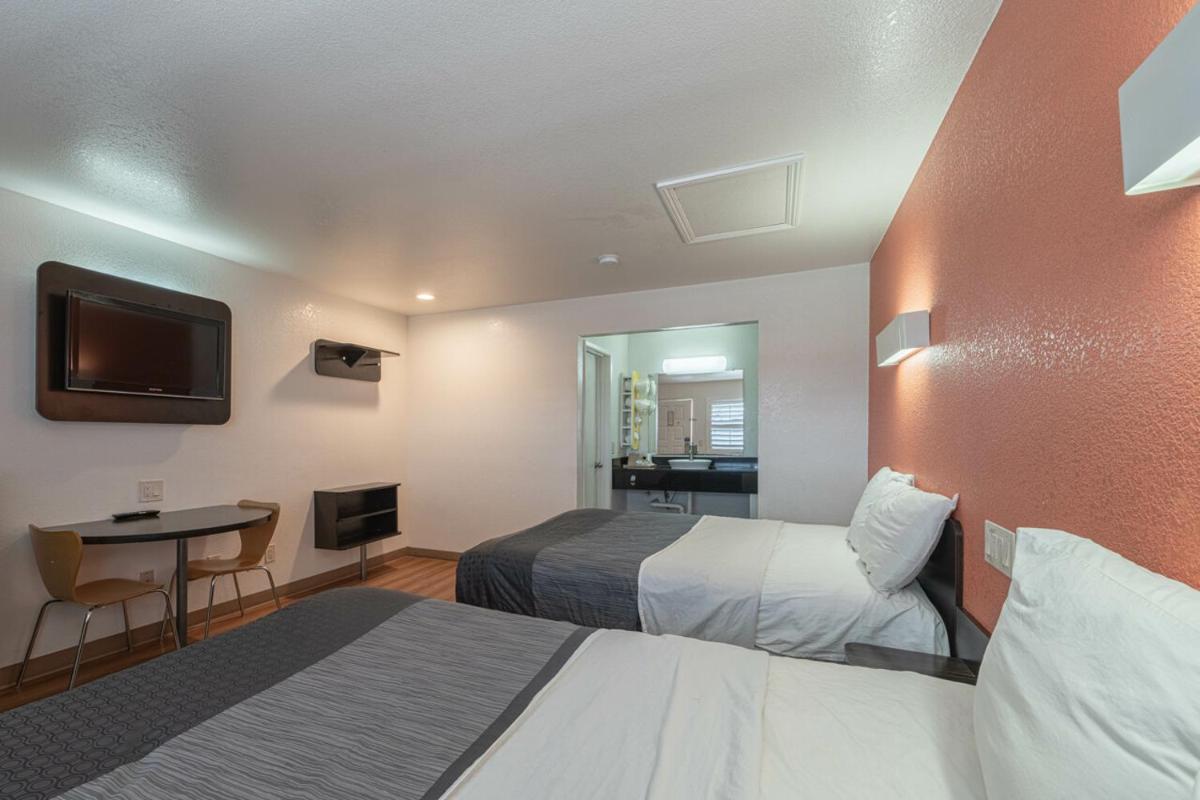 Coastal Valley Inn - Housity