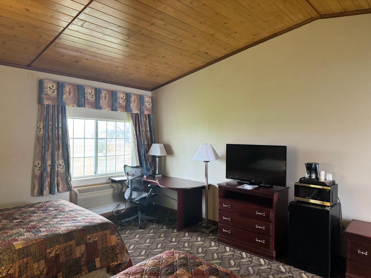 Town & Country Motel - Housity