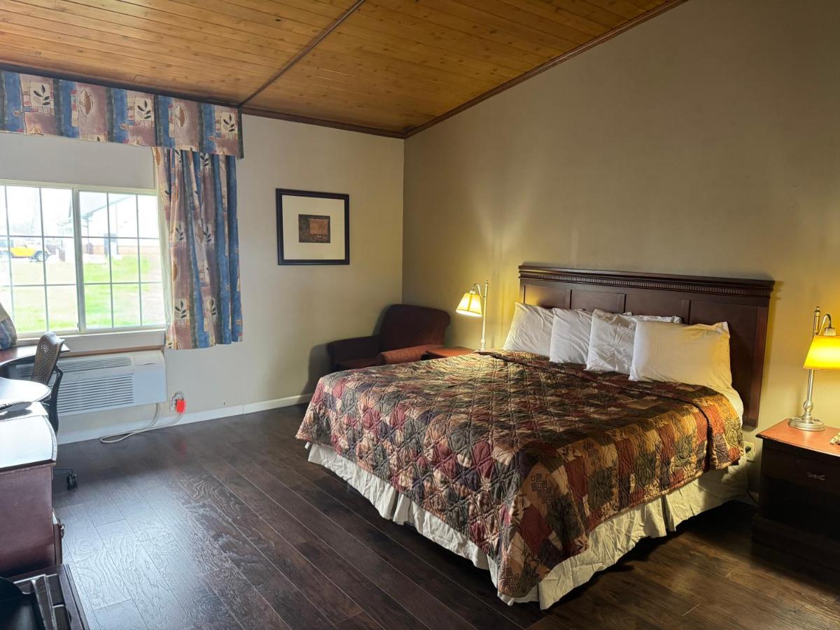 Town & Country Motel - Housity