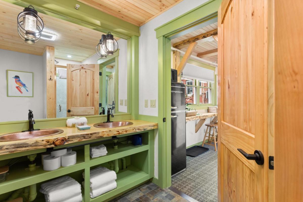 Downtown Camden Hotel - Housity