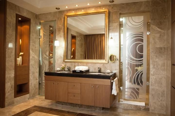 Hesperia WTC Valencia - Housity