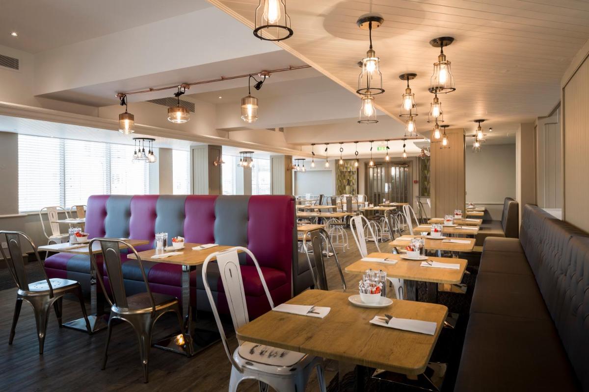 Radisson Hotel York - Housity