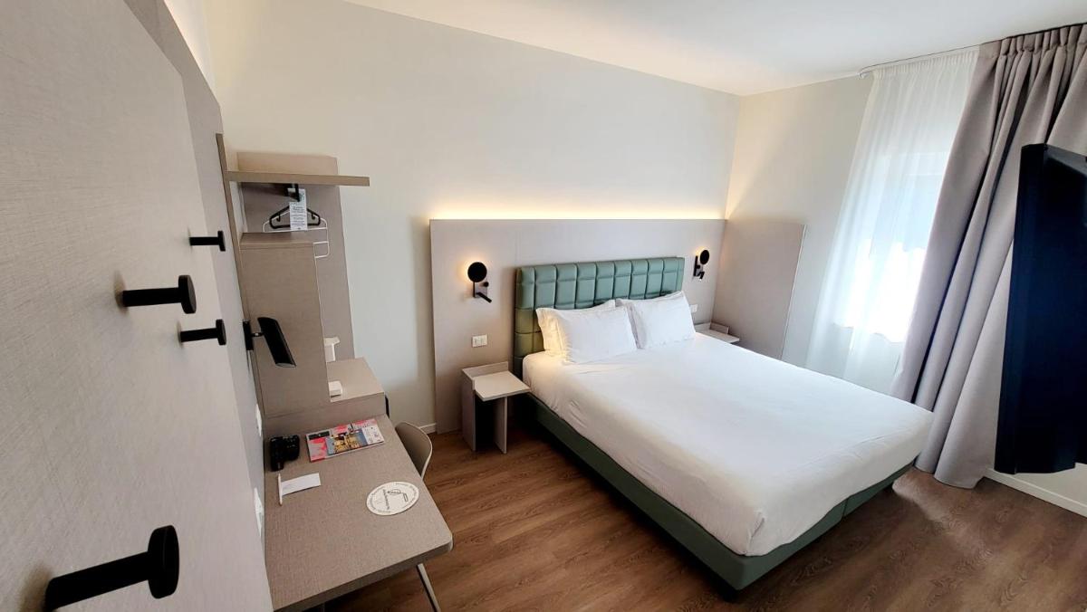 Hotel Aurora Duino - Housity