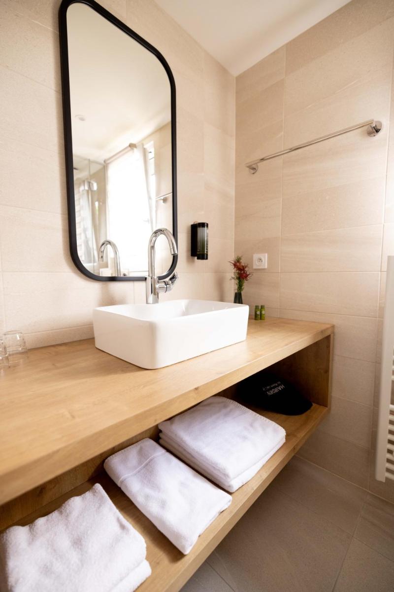 Salle de bains dans l'établissement Logis Hôtel Restaurant & Spa La Rochette