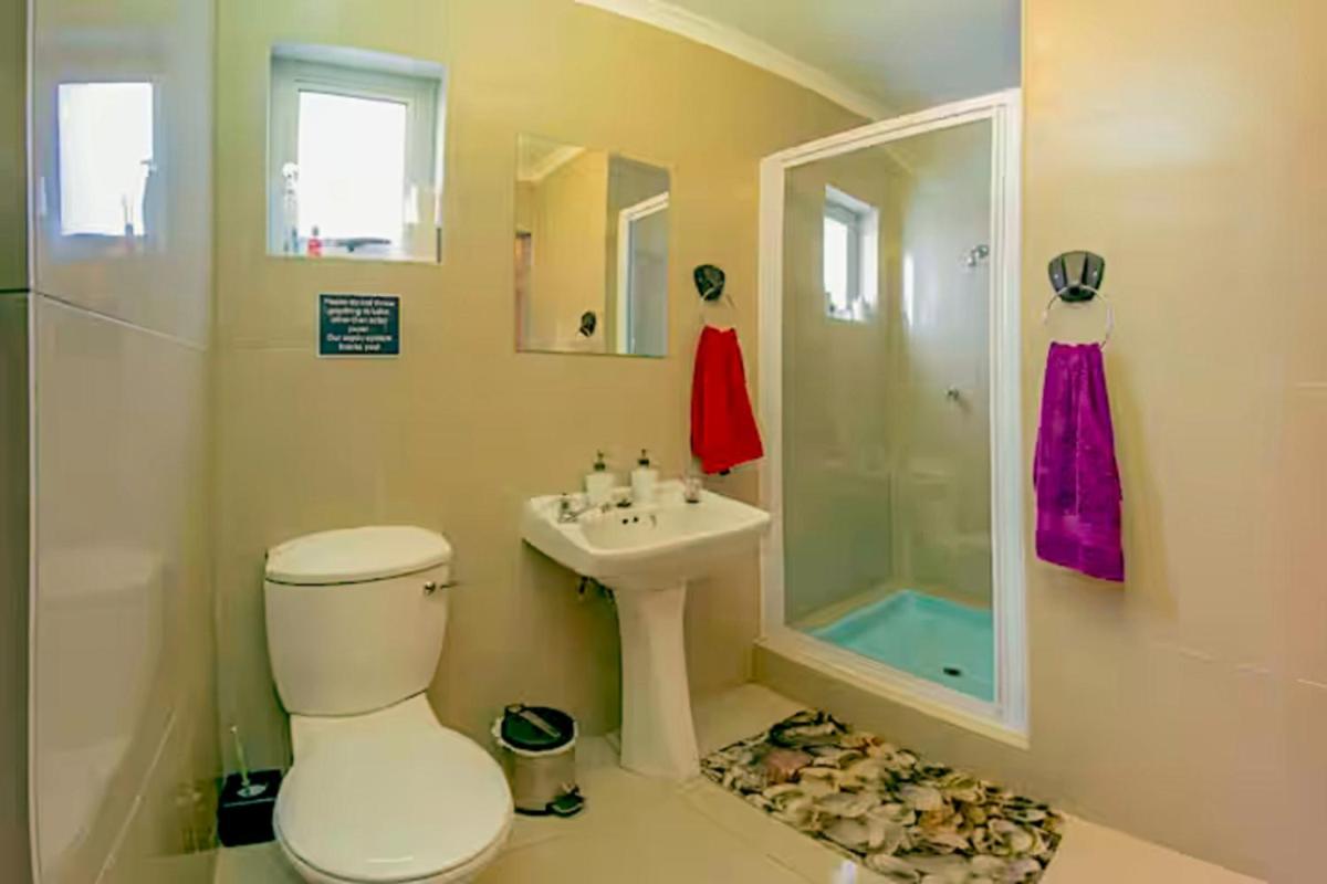 90 On Wellington Cottage - Housity