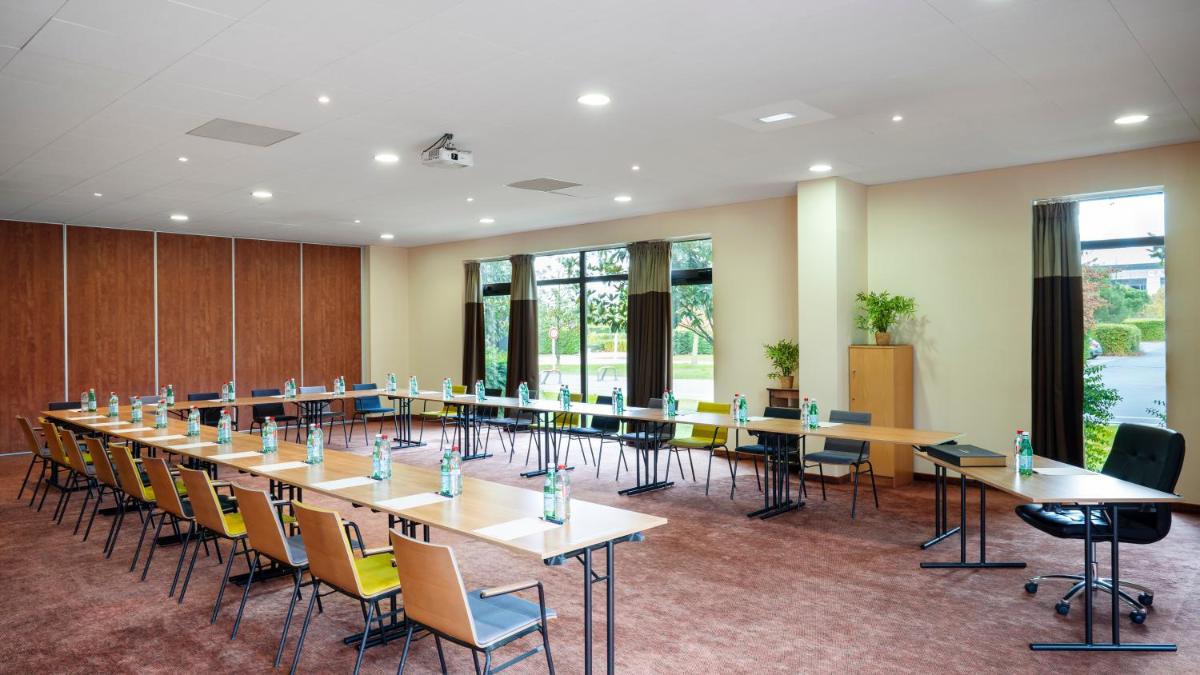 Espace de conférence ou salle de réunion dans l'établissement Residhome Suites Paris Sénart