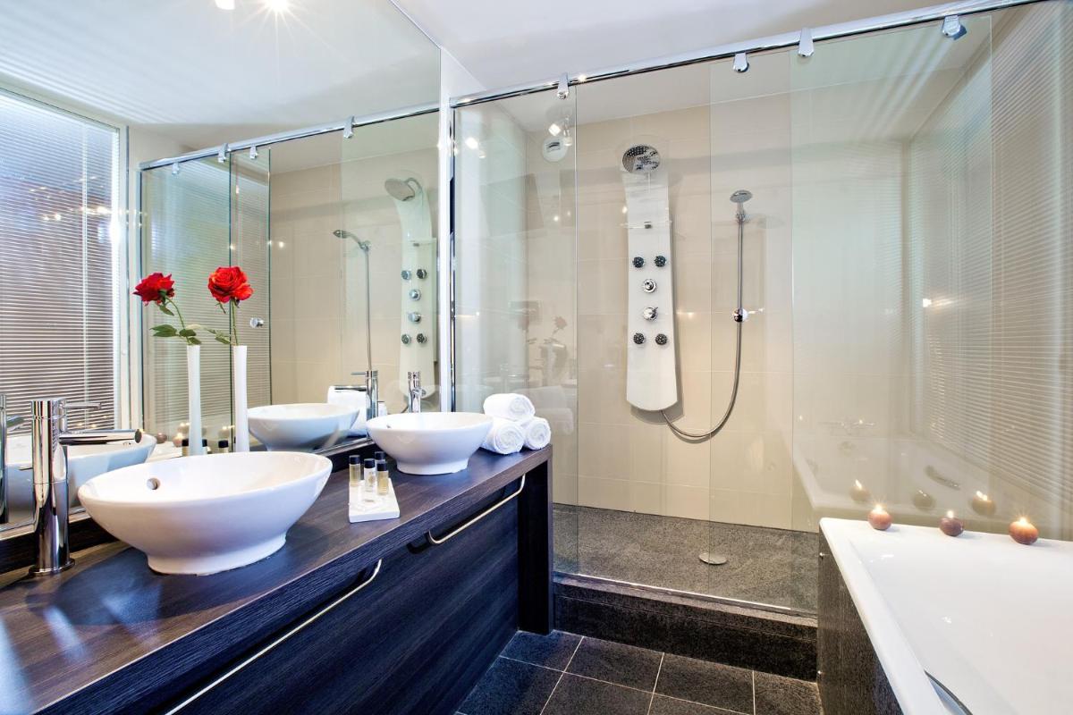 Salle de bains dans l'établissement Residhome Suites Paris Sénart