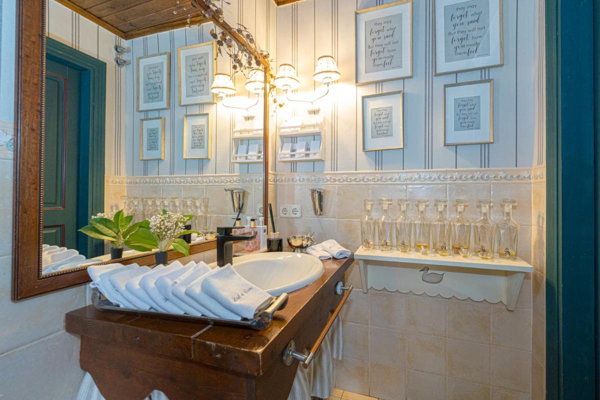 Hotel El Ciervo - Housity