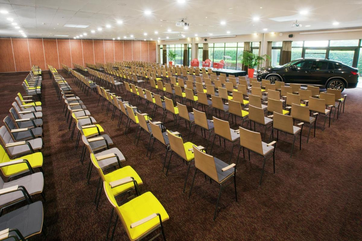 Espace de conférence ou salle de réunion dans l'établissement Residhome Suites Paris Sénart