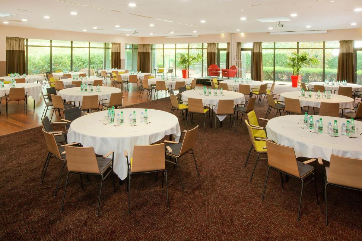 Restaurant ou autre lieu de restauration dans l'établissement Residhome Suites Paris Sénart