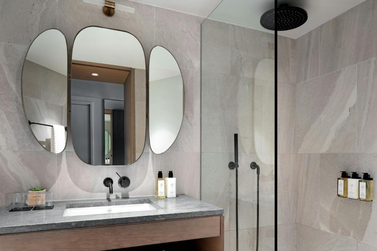 The Stratford Hotel London - Housity