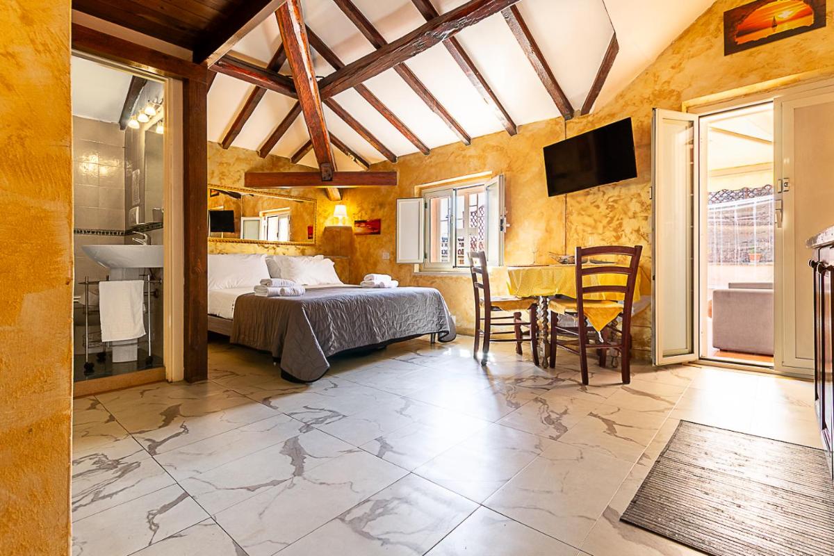ROMA VATICAN HOUSE GOLD LOFT - Hizvo