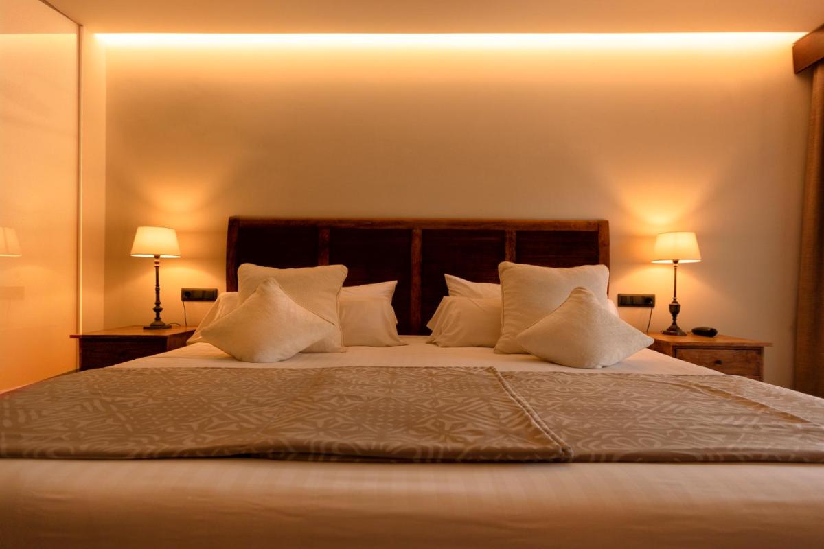 Cama o camas de una habitación en SWISS MORAIRA HOTEL & SPA - Adults only