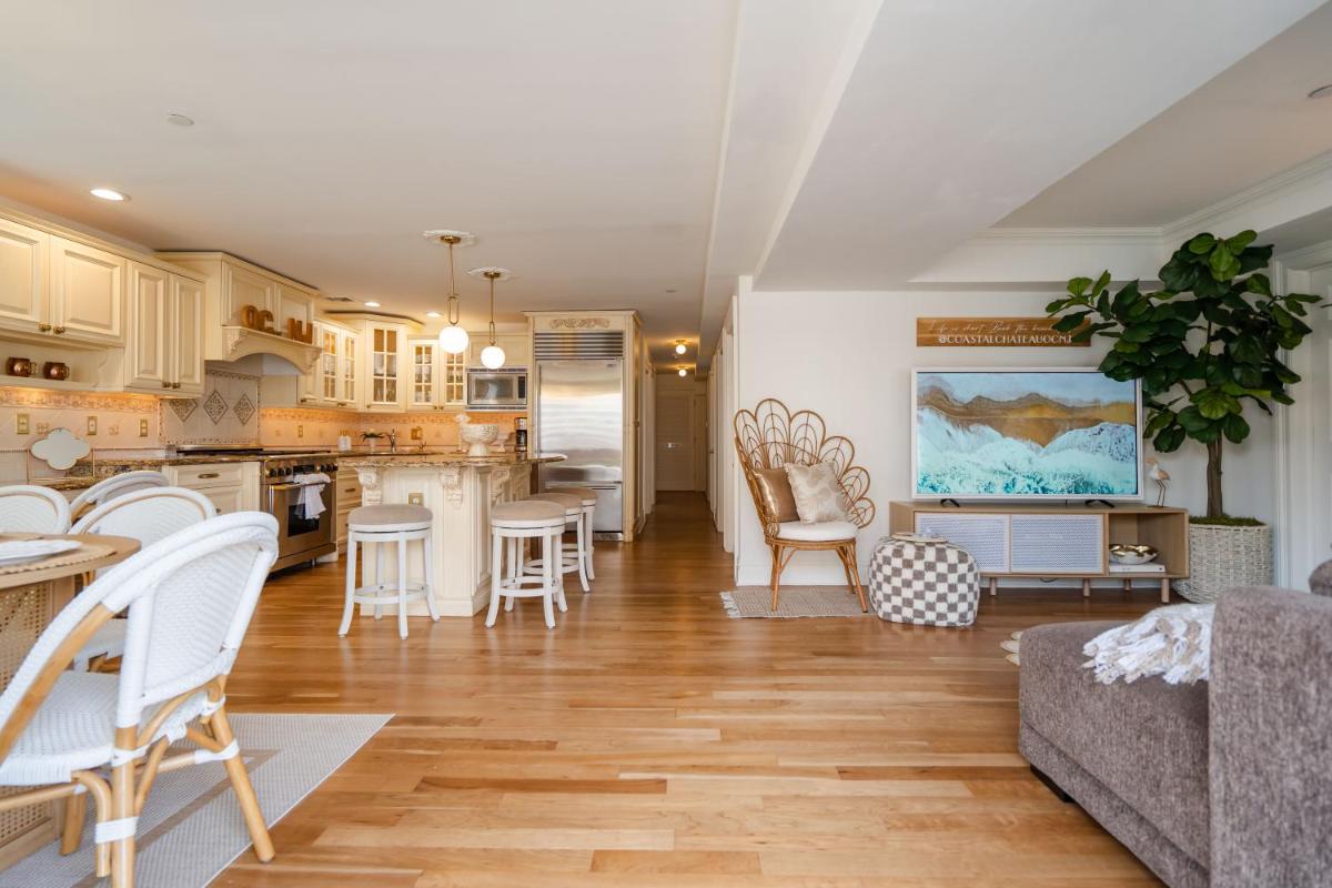Coastal Chateau - Housity