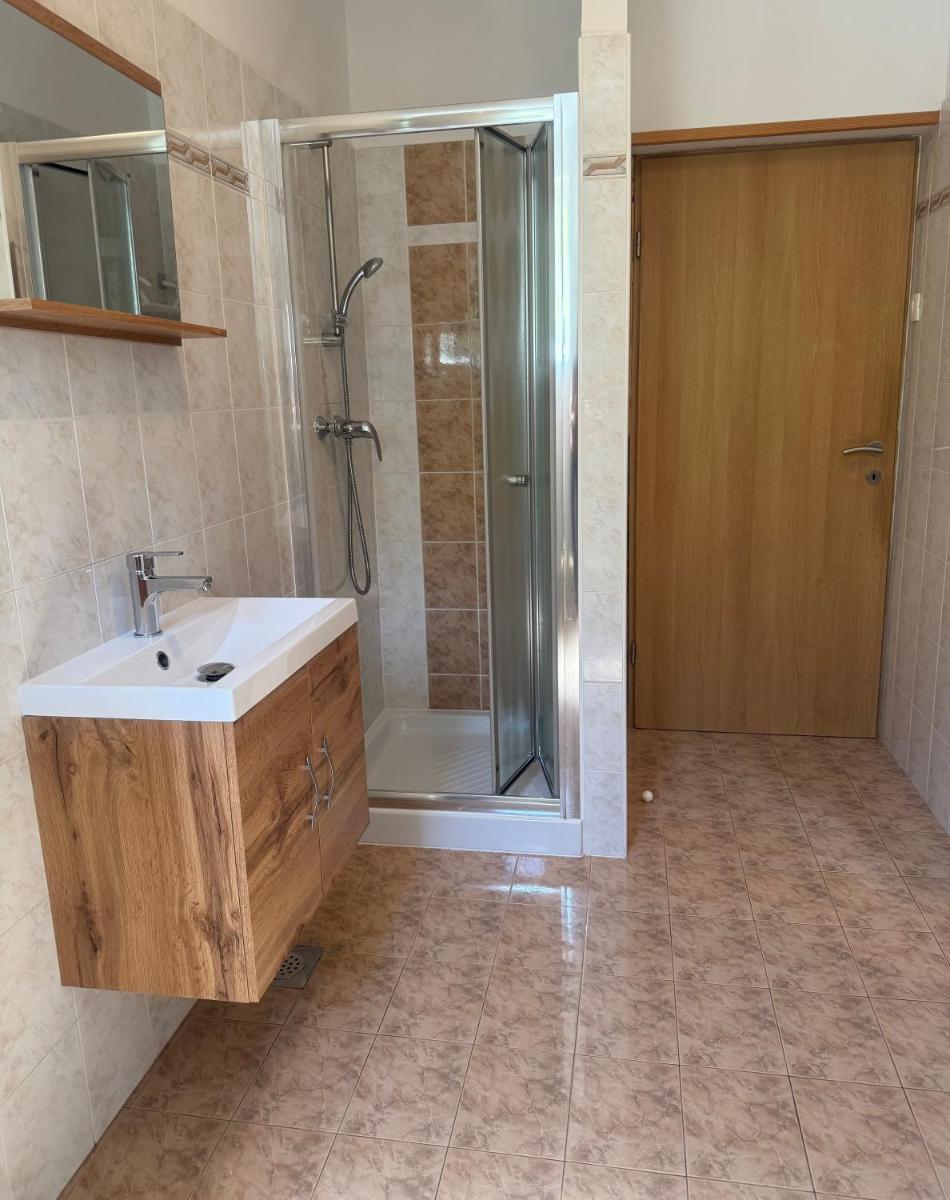 APARTMAJI PRI BOSI NOGI - Housity