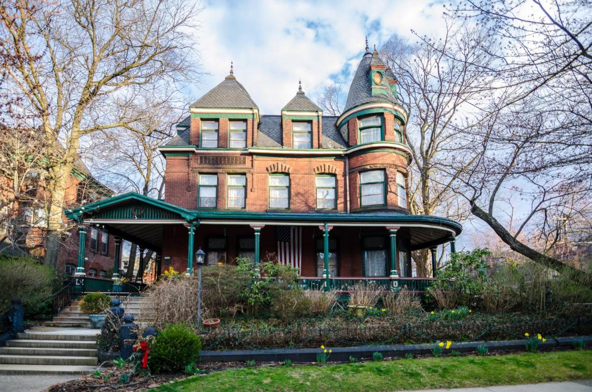 The Gables Bed and Breakfast Philadelphia - Housity