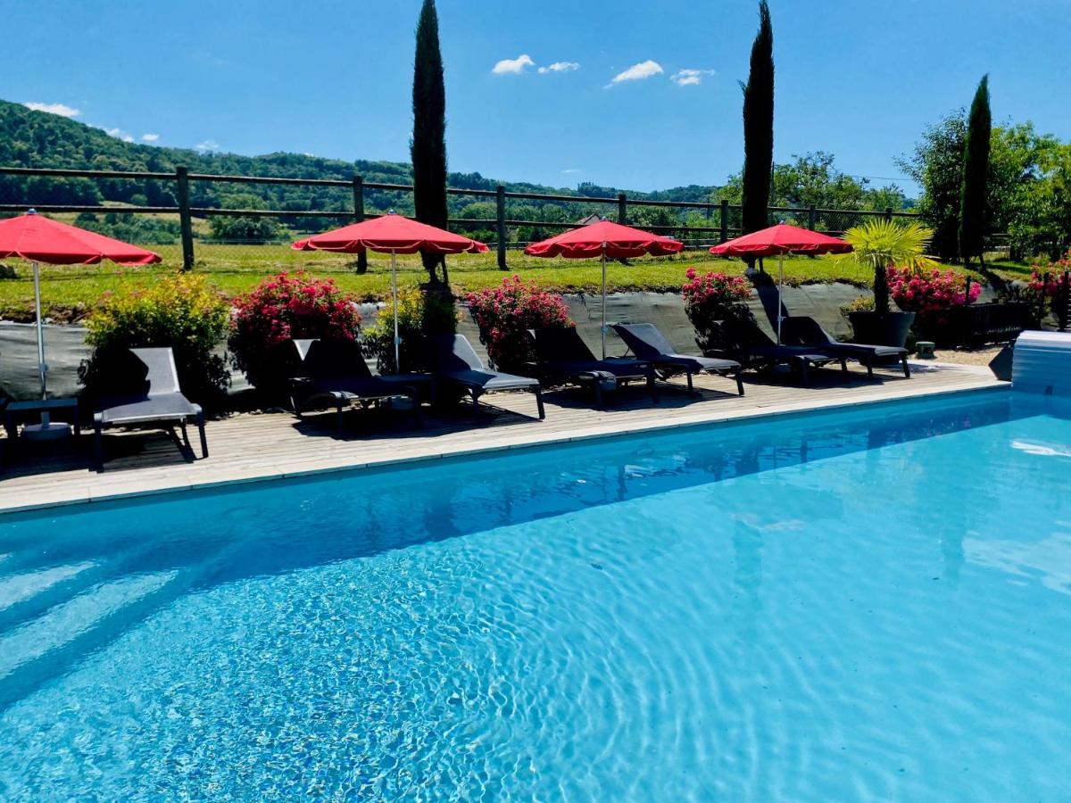 Piscine de l'établissement Domaine de Suzel ou située à proximité