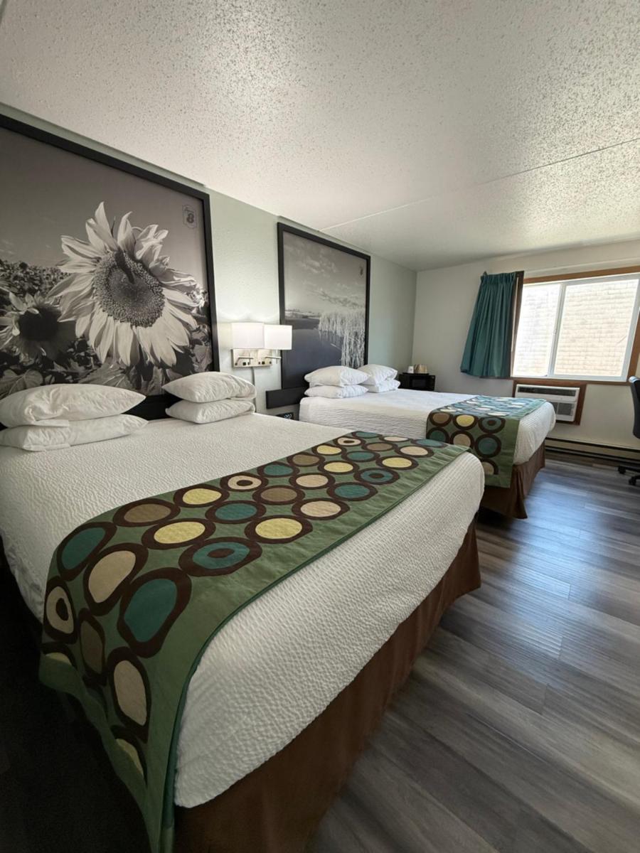 Super 8 by Wyndham West Fargo Main Ave ND - Housity