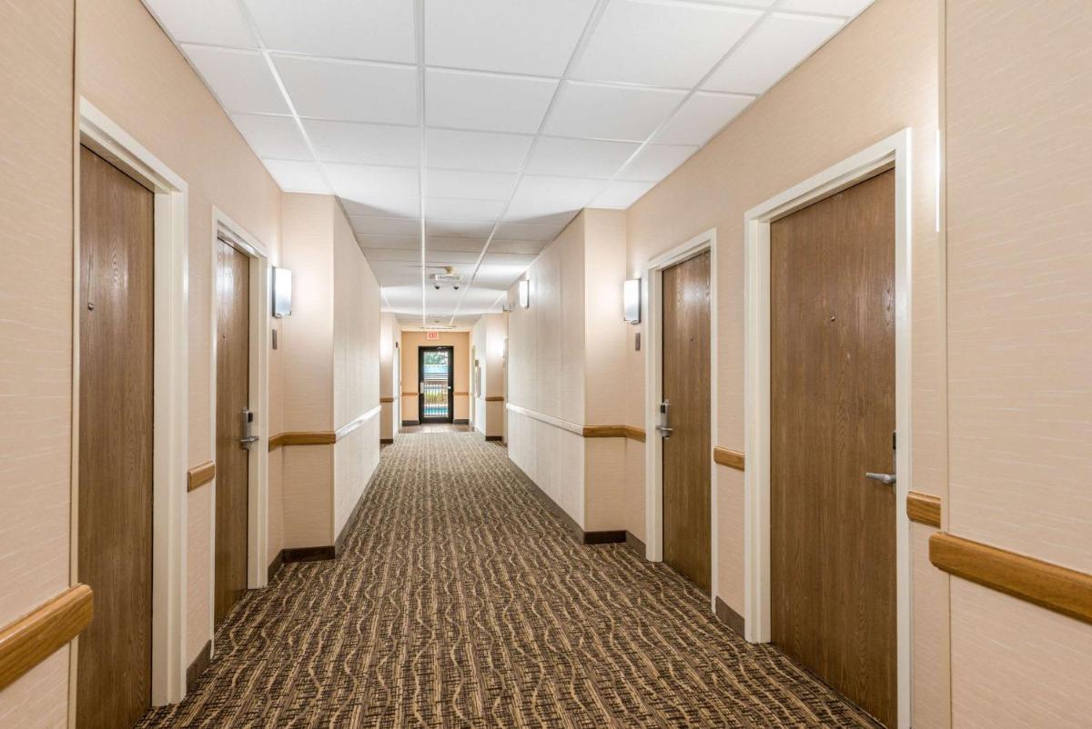 Comfort Suites Monroe - Housity